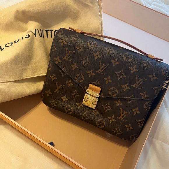 Louis Vuitton Pochette Métis - Picture 3 of 12